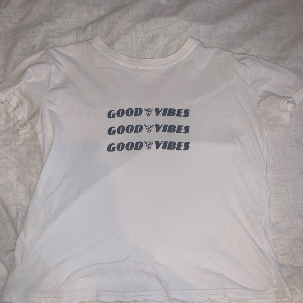 Cropped white graphic tee